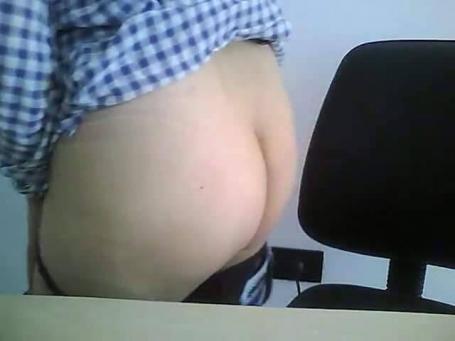 شرموطة ممحونة تعرض طيزها وبزازها الجامدين 59b3f5262ee56