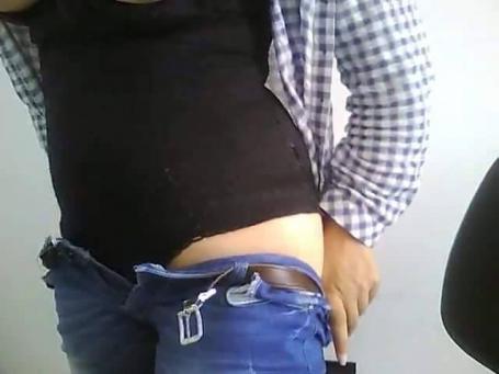 شرموطة ممحونة تعرض طيزها وبزازها الجامدين 59b3f523b5c9d